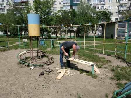 Один із найстаріших спортивних майданчиків реставрують у Смілі, фото-5 Один із найстаріших спортивних майданчиків реставрують у Смілі, фото-5